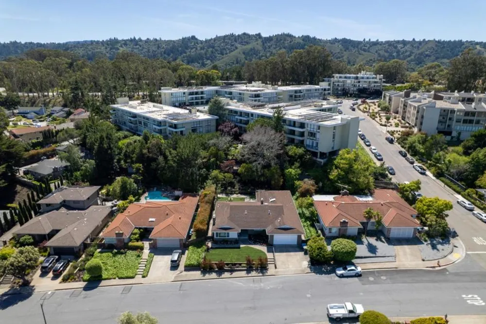 1857 Hunt Drive Burlingame, CA 94010
