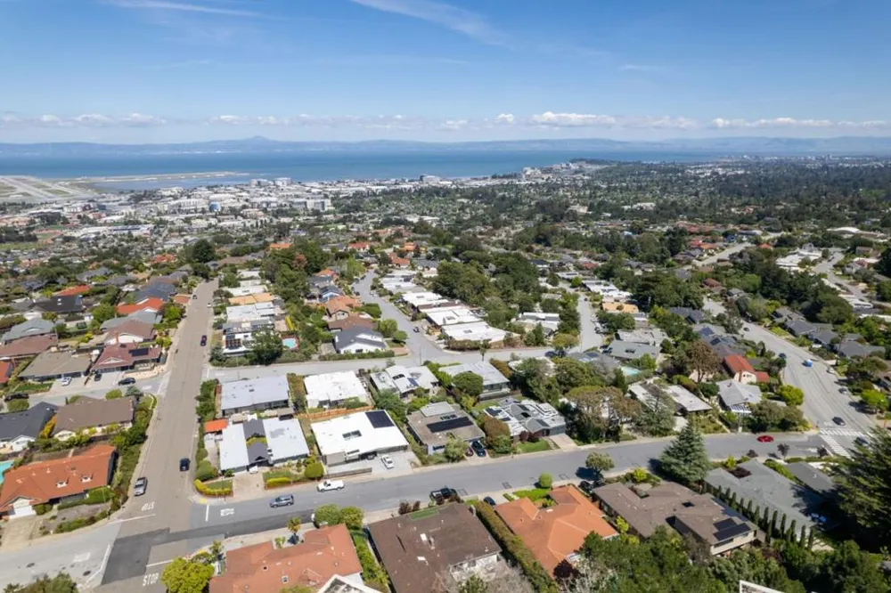 1857 Hunt Drive Burlingame, CA 94010