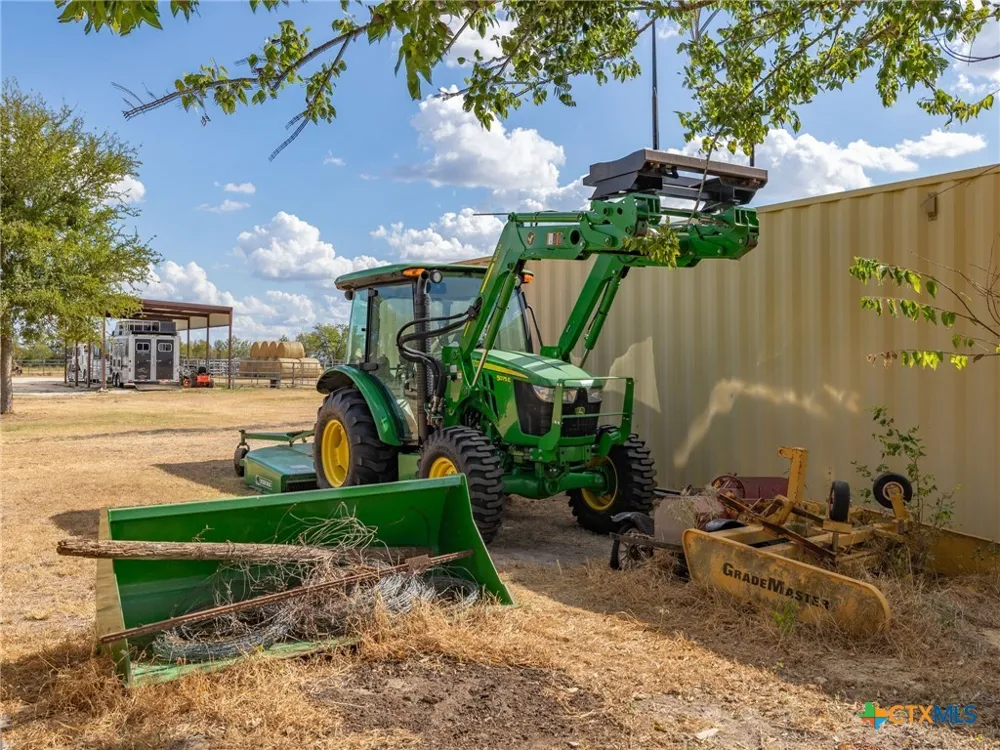 1801 County Road 470 Coupland, TX 78615