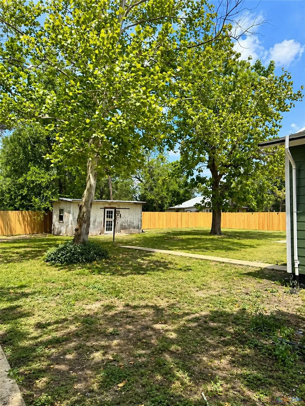 223 NW Front Street Bartlett, TX 76511