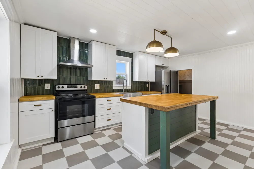 223 NW Front Street Bartlett, TX 76511