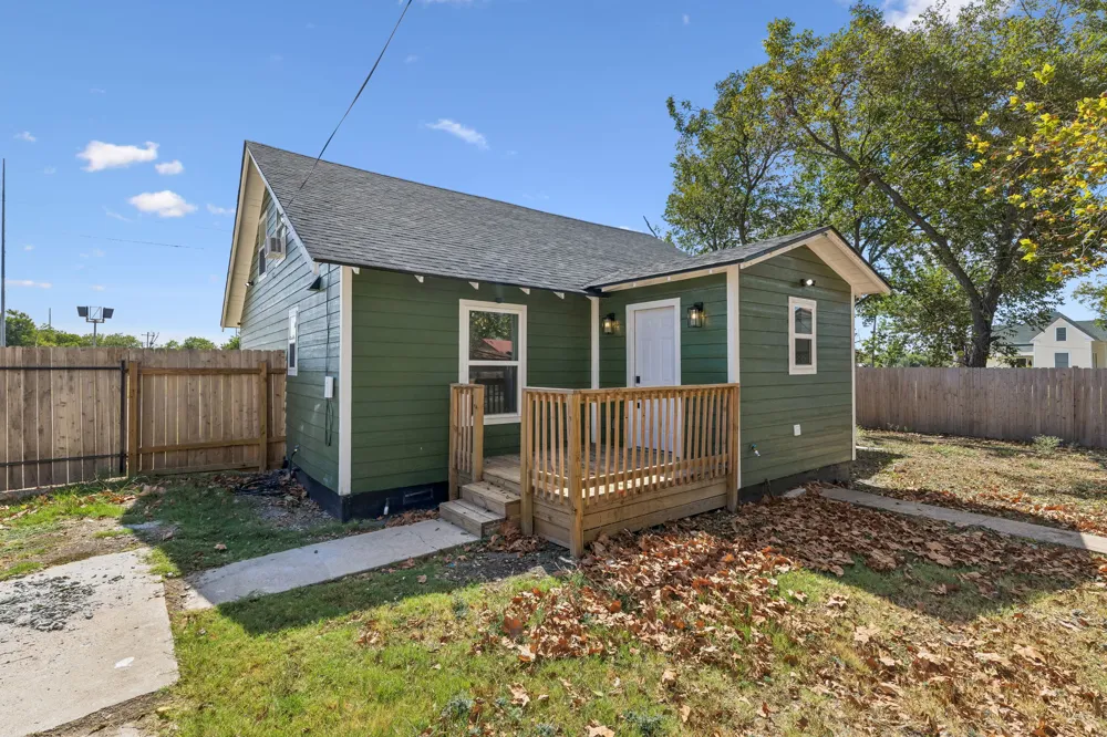 223 NW Front Street Bartlett, TX 76511