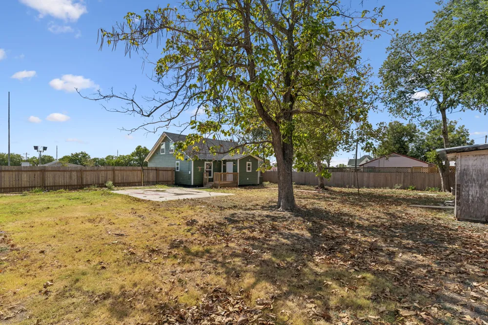 223 NW Front Street Bartlett, TX 76511