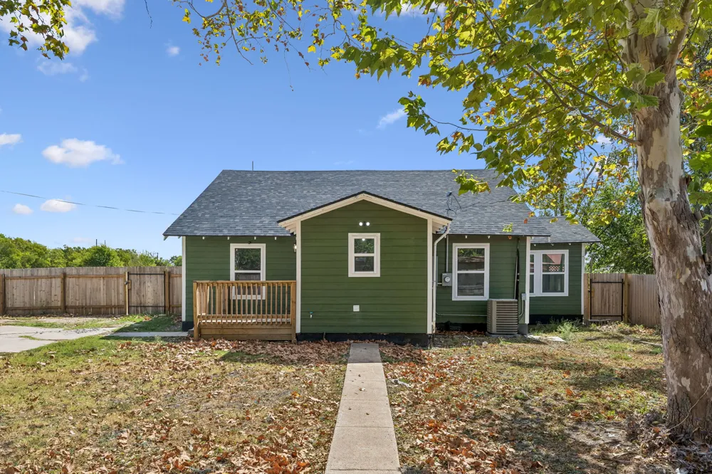 223 NW Front Street Bartlett, TX 76511