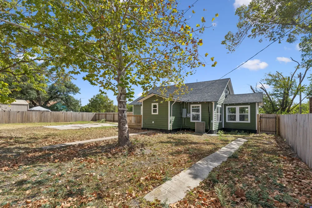 223 NW Front Street Bartlett, TX 76511