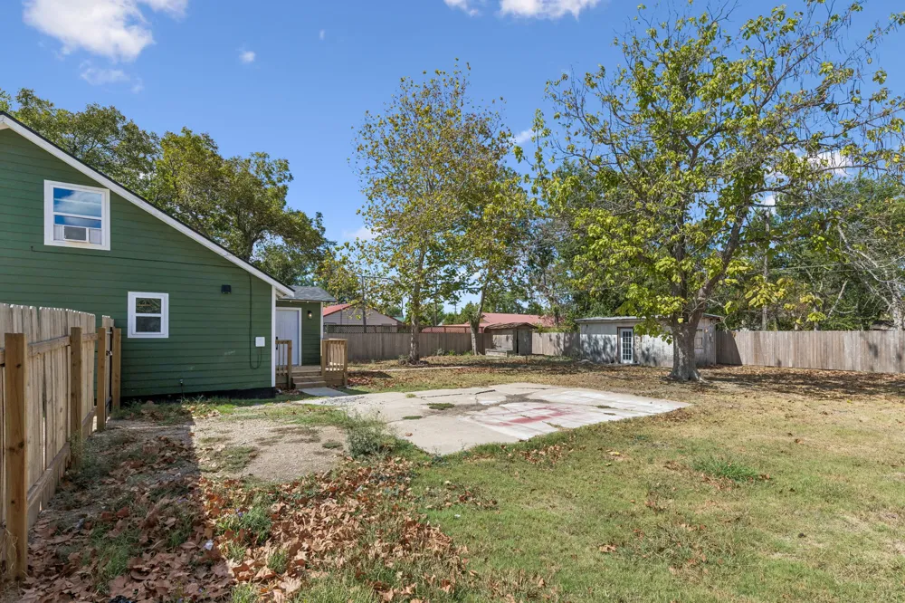 223 NW Front Street Bartlett, TX 76511