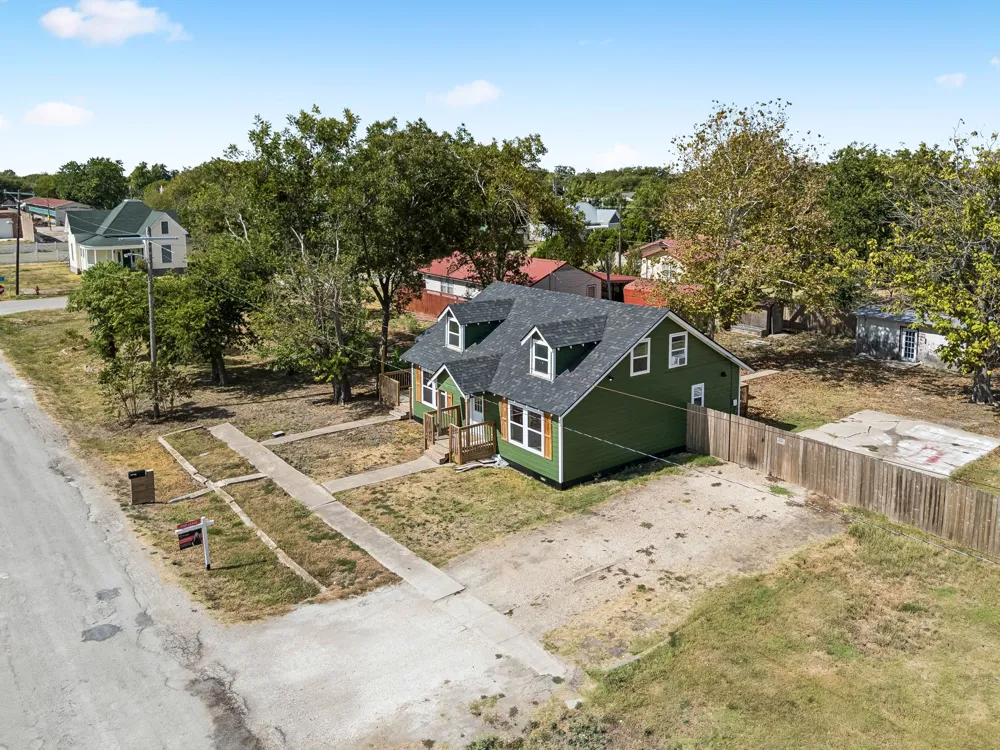 223 NW Front Street Bartlett, TX 76511