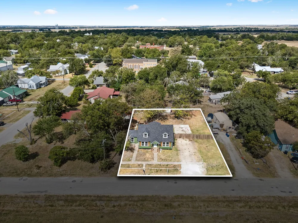 223 NW Front Street Bartlett, TX 76511