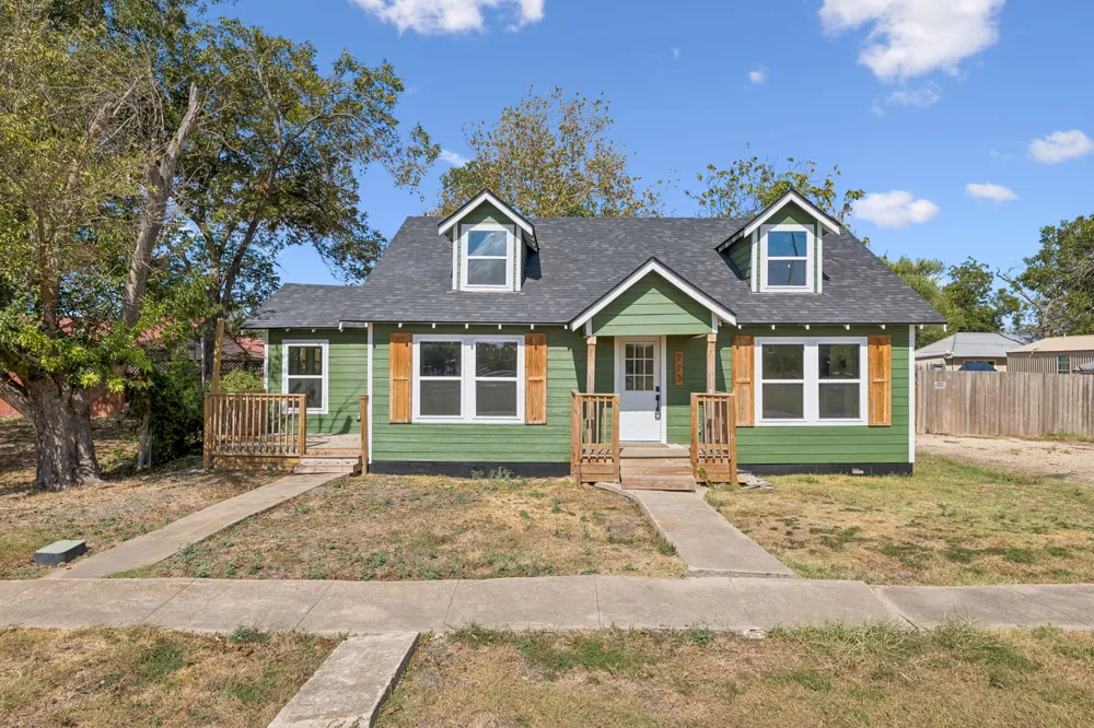 223 NW Front Street Bartlett, TX 76511