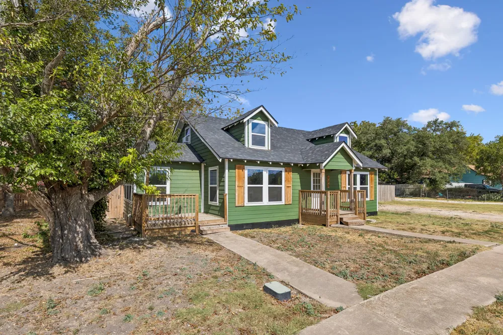 223 NW Front Street Bartlett, TX 76511