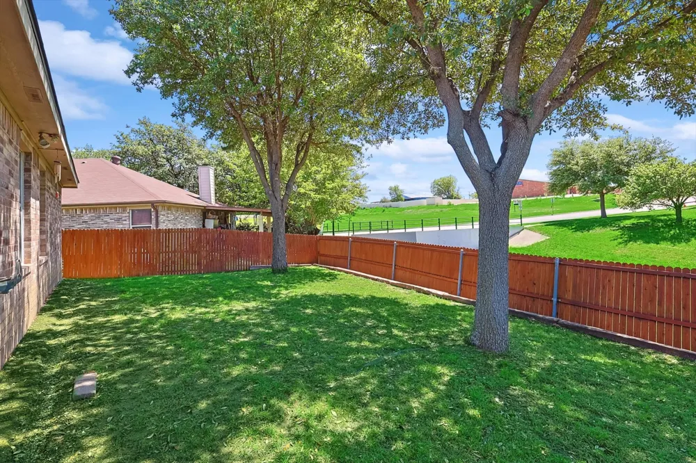 5424 Elk Ridge Drive Watauga, TX 76137