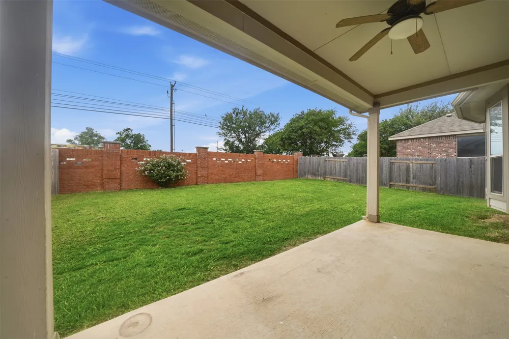 1927 Autumn Run Lane Round Rock, TX 78665
