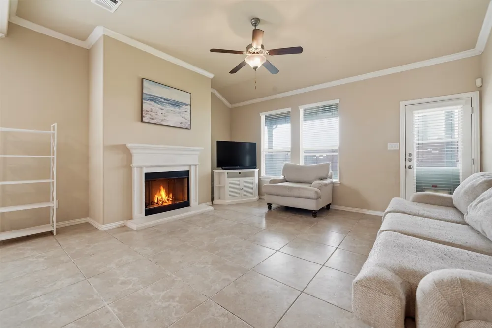 1927 Autumn Run Lane Round Rock, TX 78665