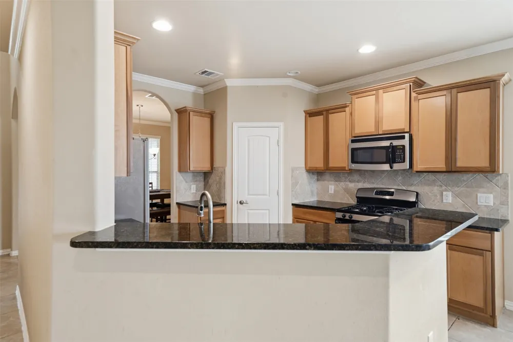 1927 Autumn Run Lane Round Rock, TX 78665
