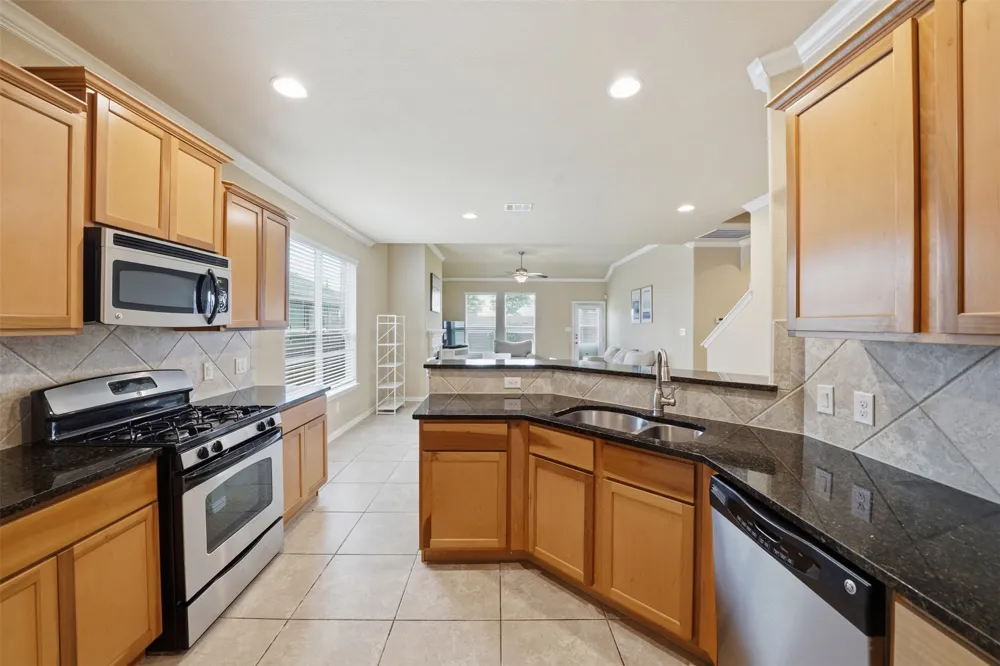 1927 Autumn Run Lane Round Rock, TX 78665