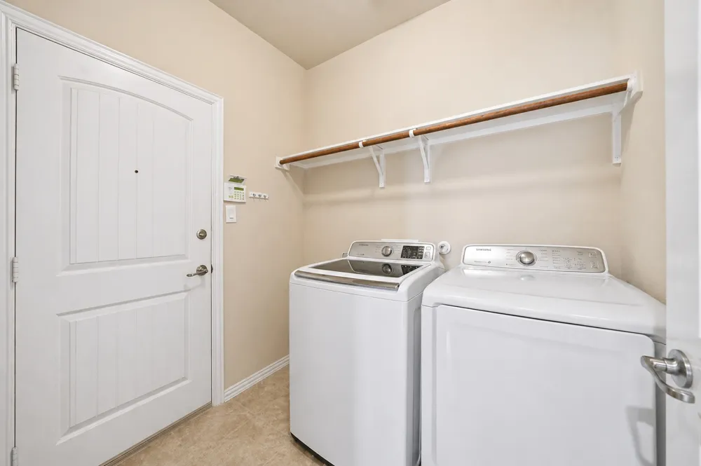 1927 Autumn Run Lane Round Rock, TX 78665