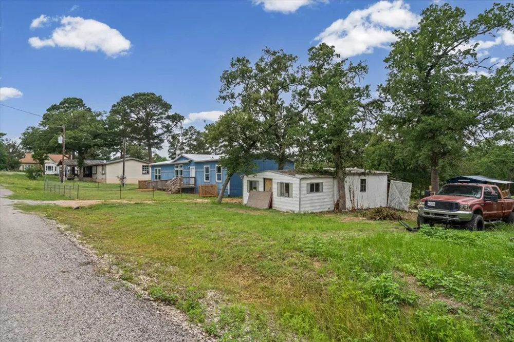 126 Cherokee Circle Smithville, TX 78957