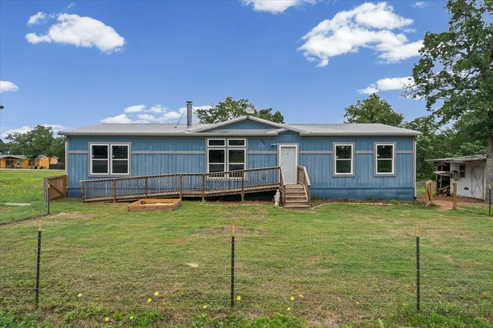 126 Cherokee Circle Smithville, TX 78957