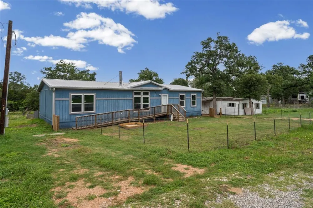 126 Cherokee Circle Smithville, TX 78957