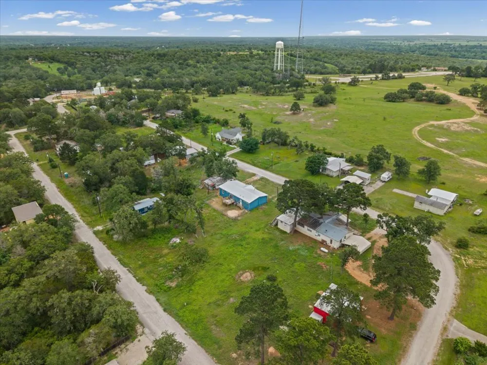 126 Cherokee Circle Smithville, TX 78957