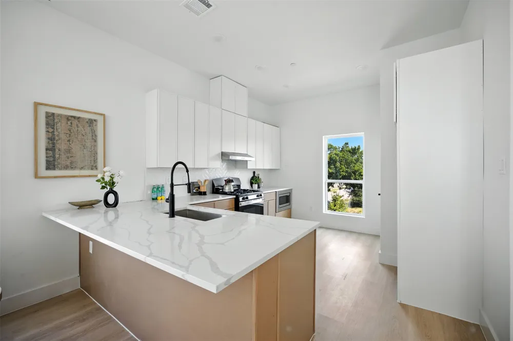 312 Lancaster Avenue #104 Dallas, TX 75203