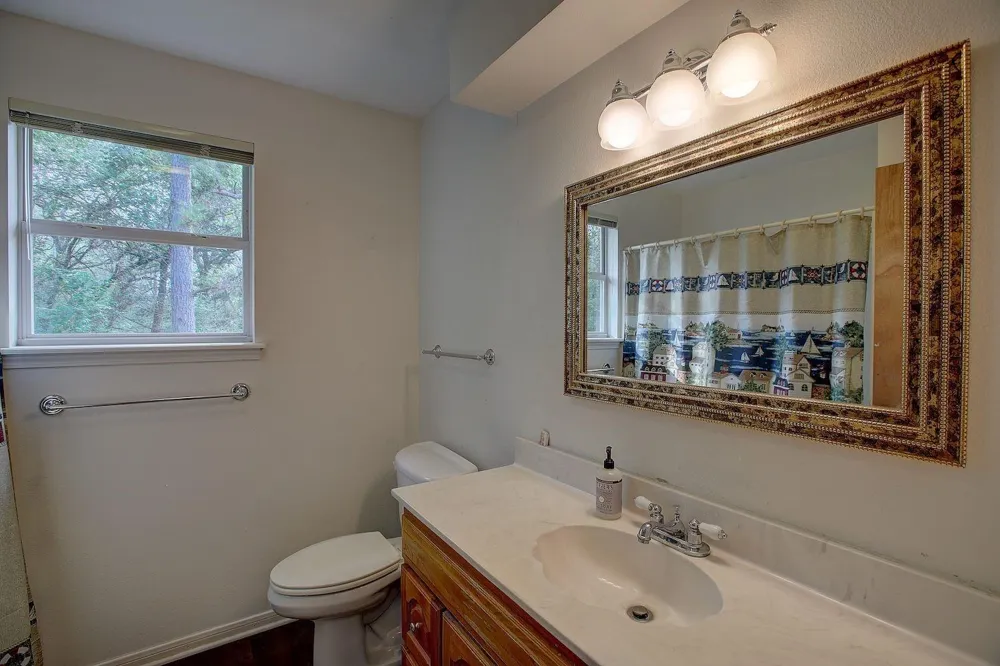 4540 Creamer Creek Road La Grange, TX 78945
