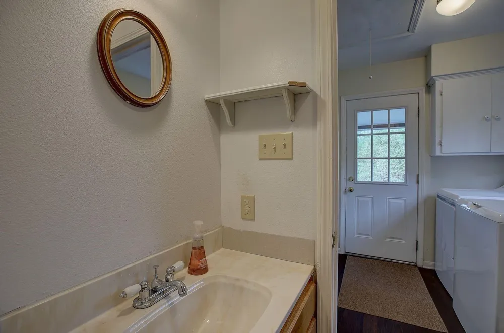 4540 Creamer Creek Road La Grange, TX 78945