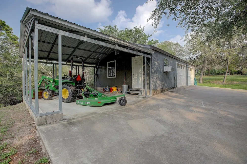 4540 Creamer Creek Road La Grange, TX 78945