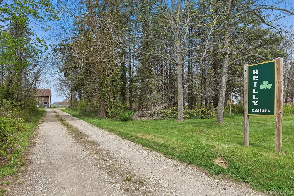 37025 Main Road Cutchogue, NY 11935