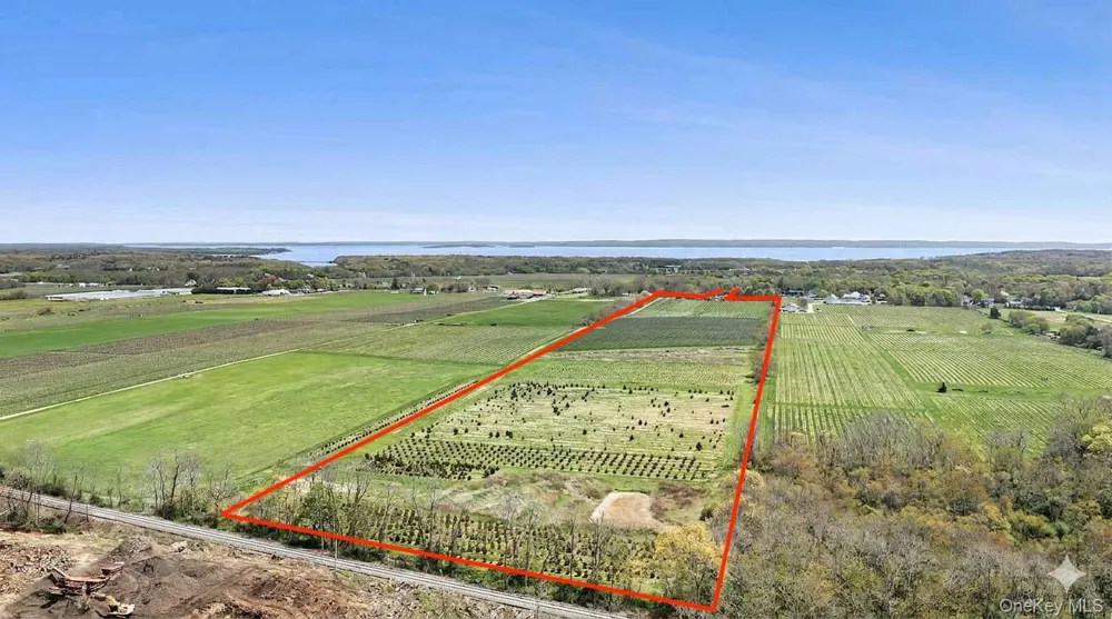 37025 Main Road Cutchogue, NY 11935