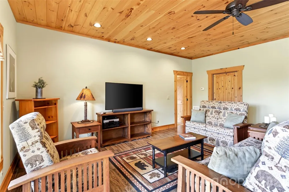 217 Summit Drive Nebo, NC 28761