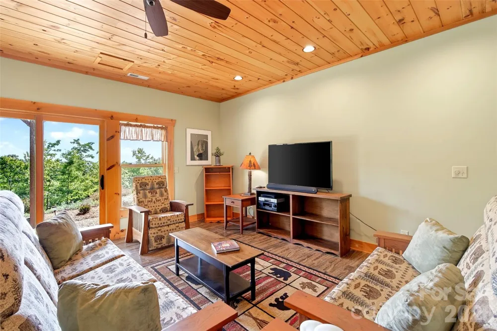 217 Summit Drive Nebo, NC 28761