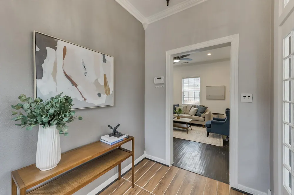 909 Elsbeth Street Dallas, TX 75208