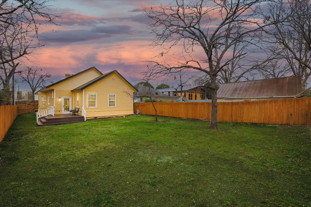 909 Elsbeth Street Dallas, TX 75208