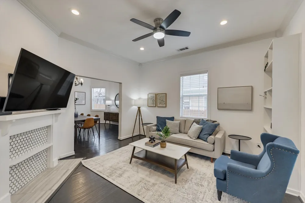909 Elsbeth Street Dallas, TX 75208