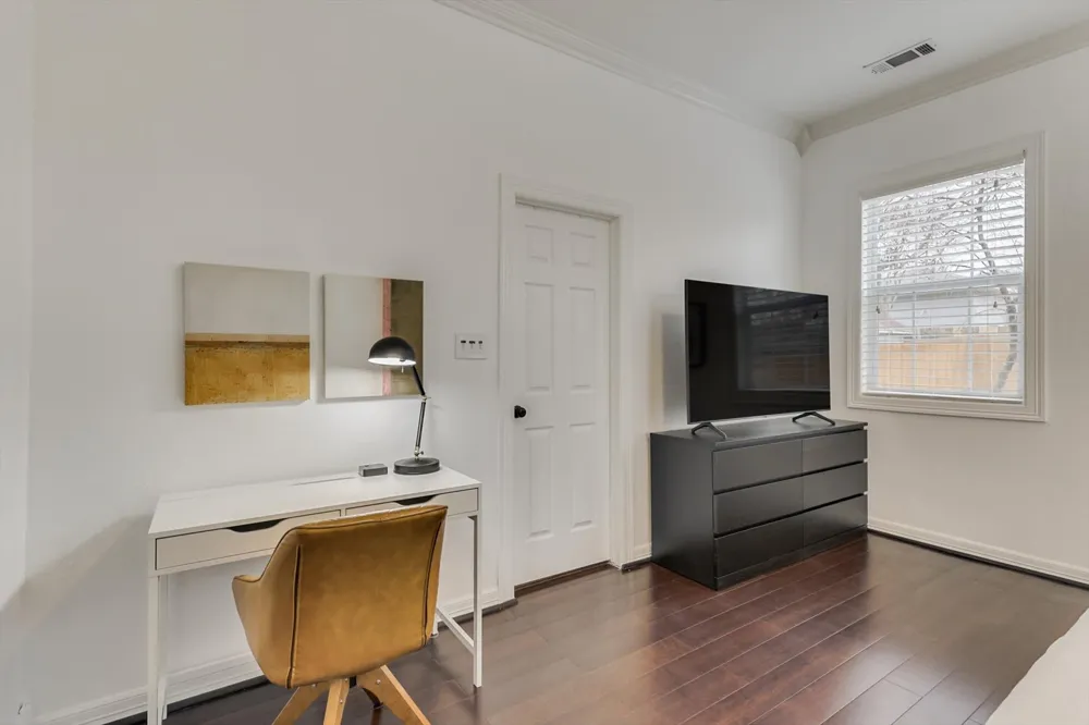 909 Elsbeth Street Dallas, TX 75208
