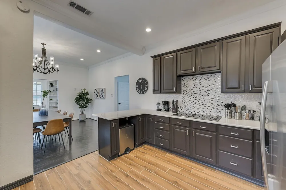 909 Elsbeth Street Dallas, TX 75208