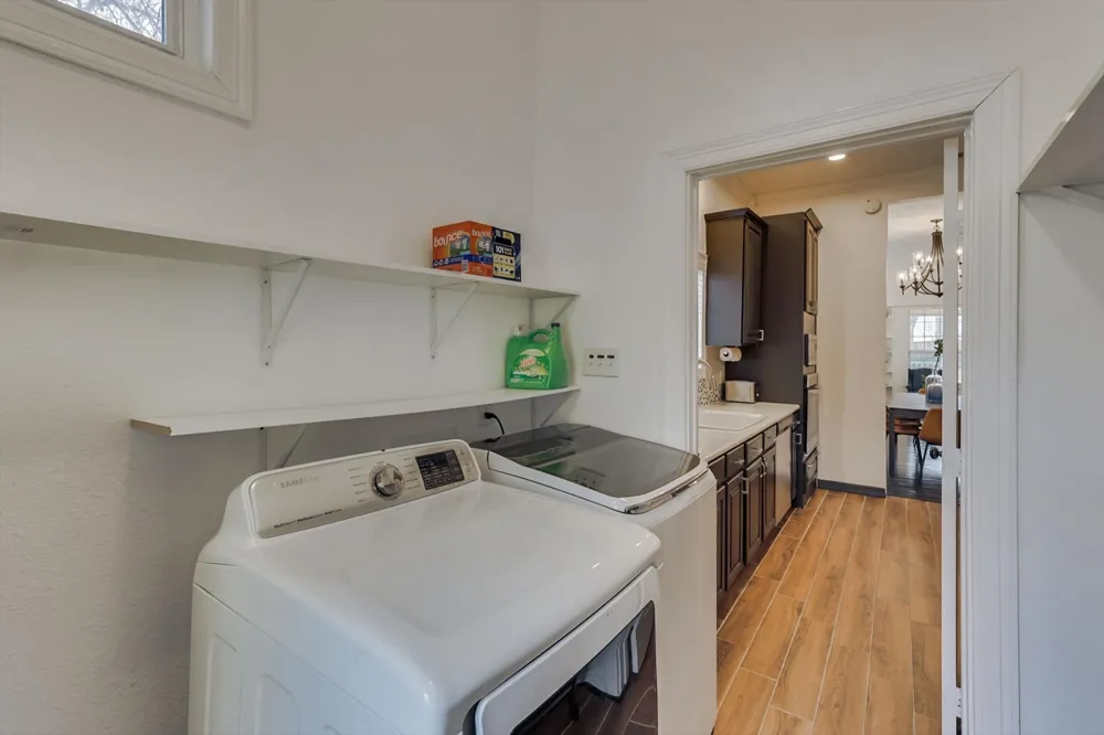 909 Elsbeth Street Dallas, TX 75208