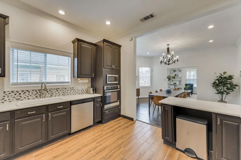 909 Elsbeth Street Dallas, TX 75208