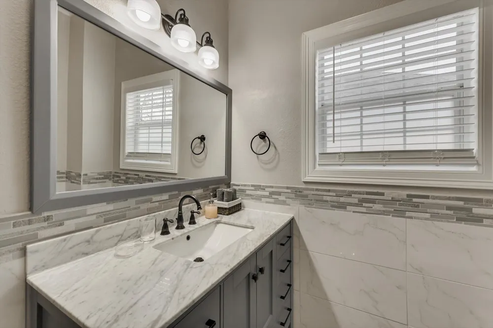 909 Elsbeth Street Dallas, TX 75208