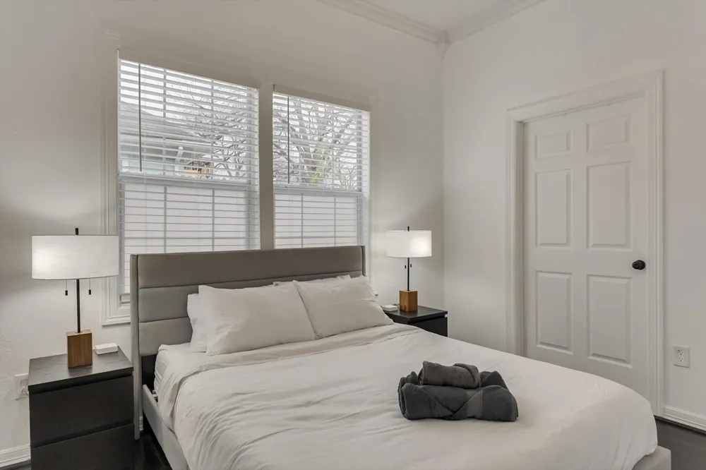 909 Elsbeth Street Dallas, TX 75208