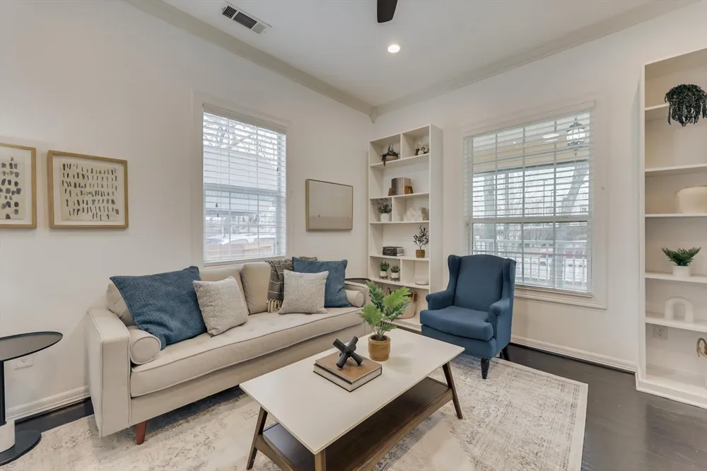 909 Elsbeth Street Dallas, TX 75208