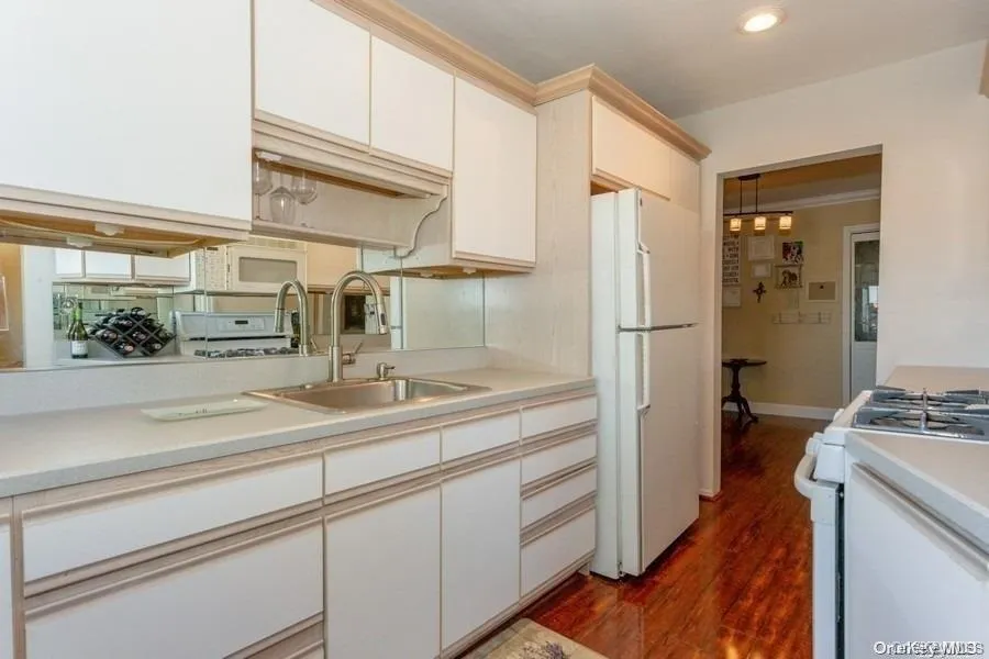 1213 E Broadway #B24 Hewlett, NY 11557