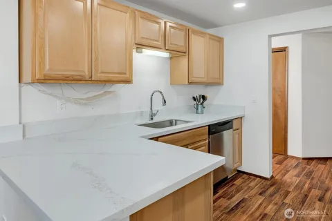 921 Pershing Ave #101