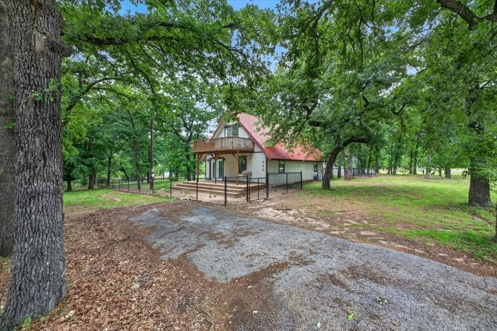 203 Fairway Drive Nocona, TX 76255