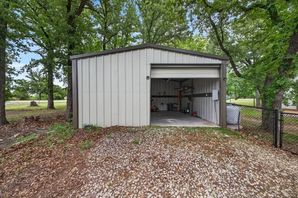 203 Fairway Drive Nocona, TX 76255