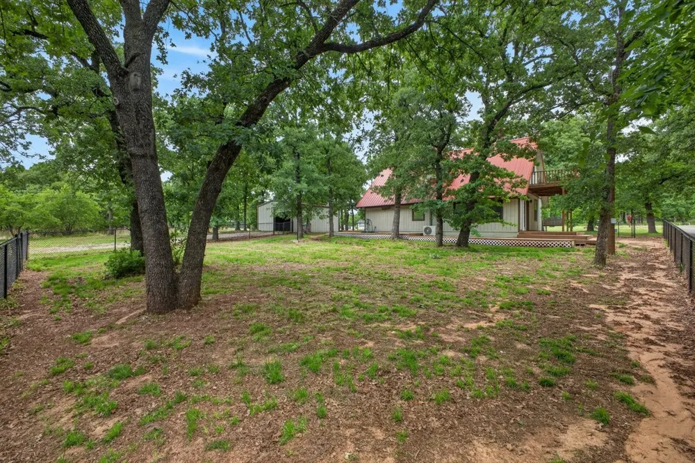 203 Fairway Drive Nocona, TX 76255