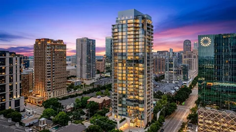 2900 Mckinnon Street #401
