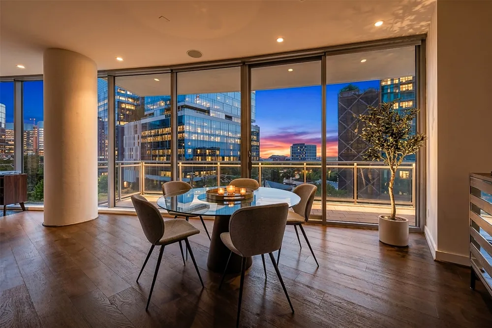 2900 Mckinnon Street #401 Dallas, TX 75201