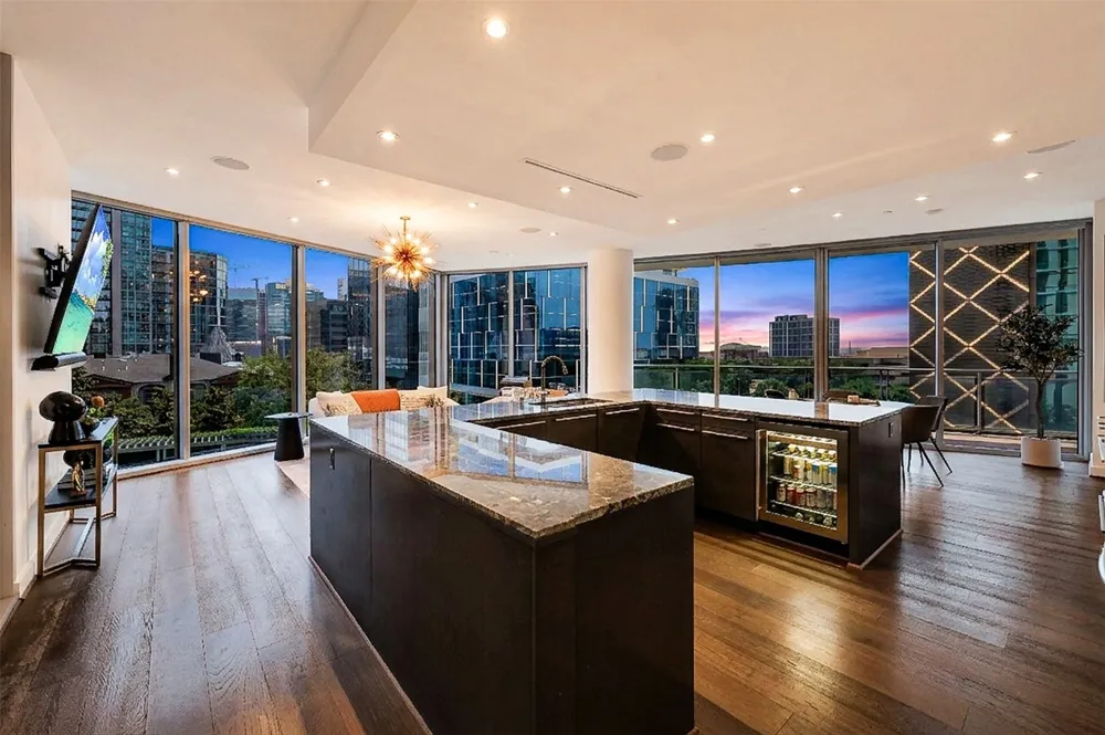 2900 Mckinnon Street #401 Dallas, TX 75201